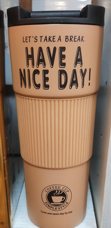 ماگ مسافرتی دوجداره با پیام هو نایس دی در رنگ های ملایم کرم و طوسی دوجداره