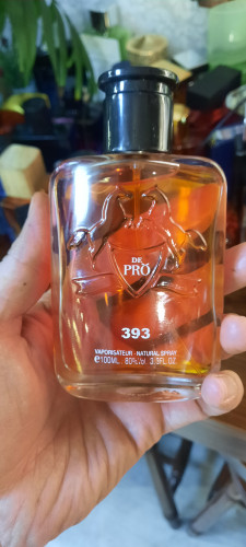 ادکلن دی پرو با طراحی مدرن و رایحه ملایم و شیرین با پخش بوی عالی دی پرو