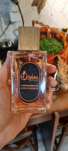 ادکلن رسپینا با رایحه خاص و پخش بوی عالی در فروشگاه شکلات قهوه خاص رسپینا