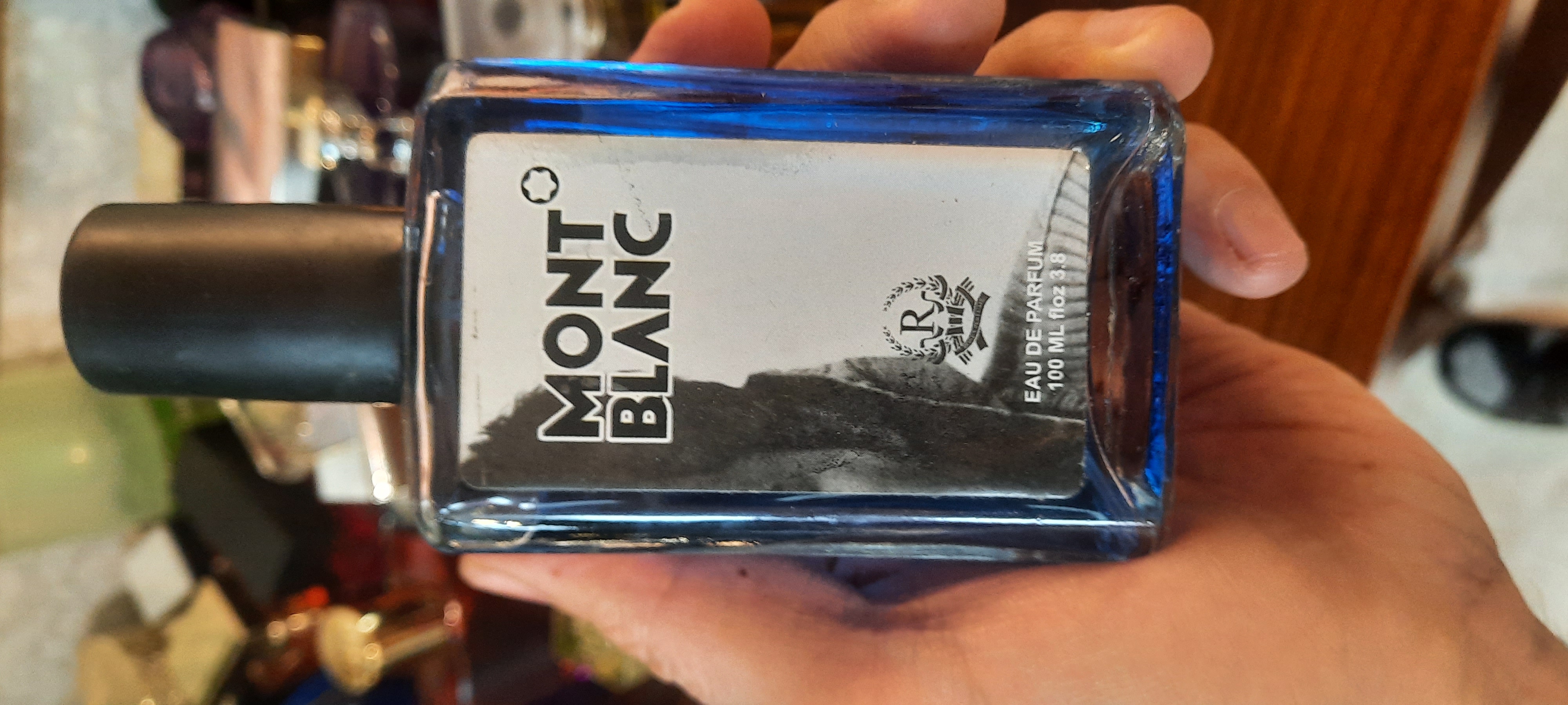 ادکلن مونت بلانک با رایحه نمادین و جذاب مخصوص آقایان شیک پوش مونت بلانک