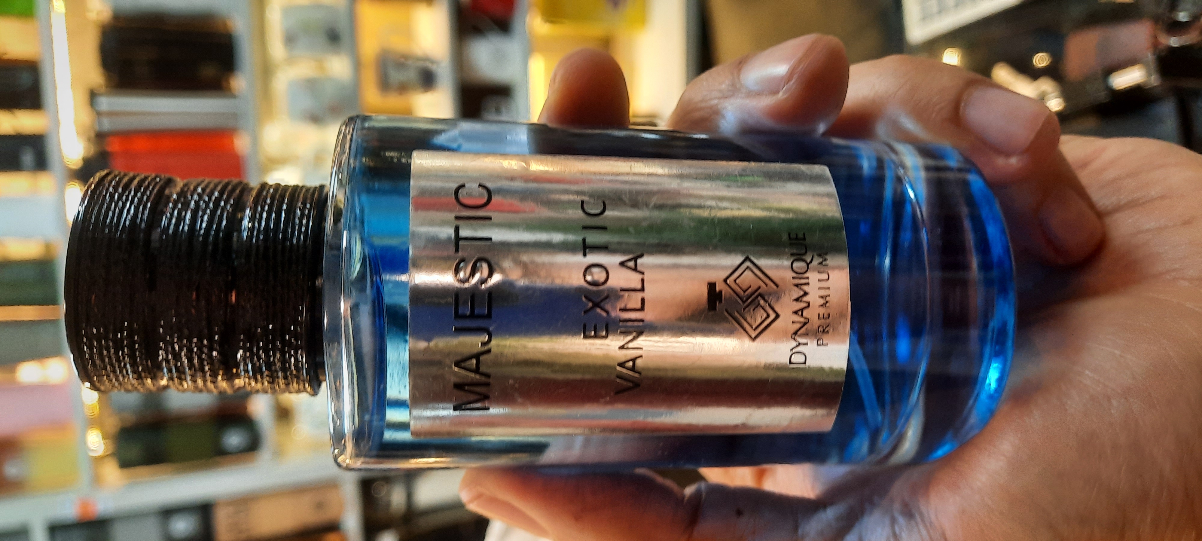 شیشه ادکلن مجستیک با طراحی شیک و بستهبندی لوکس و قابل تمدید