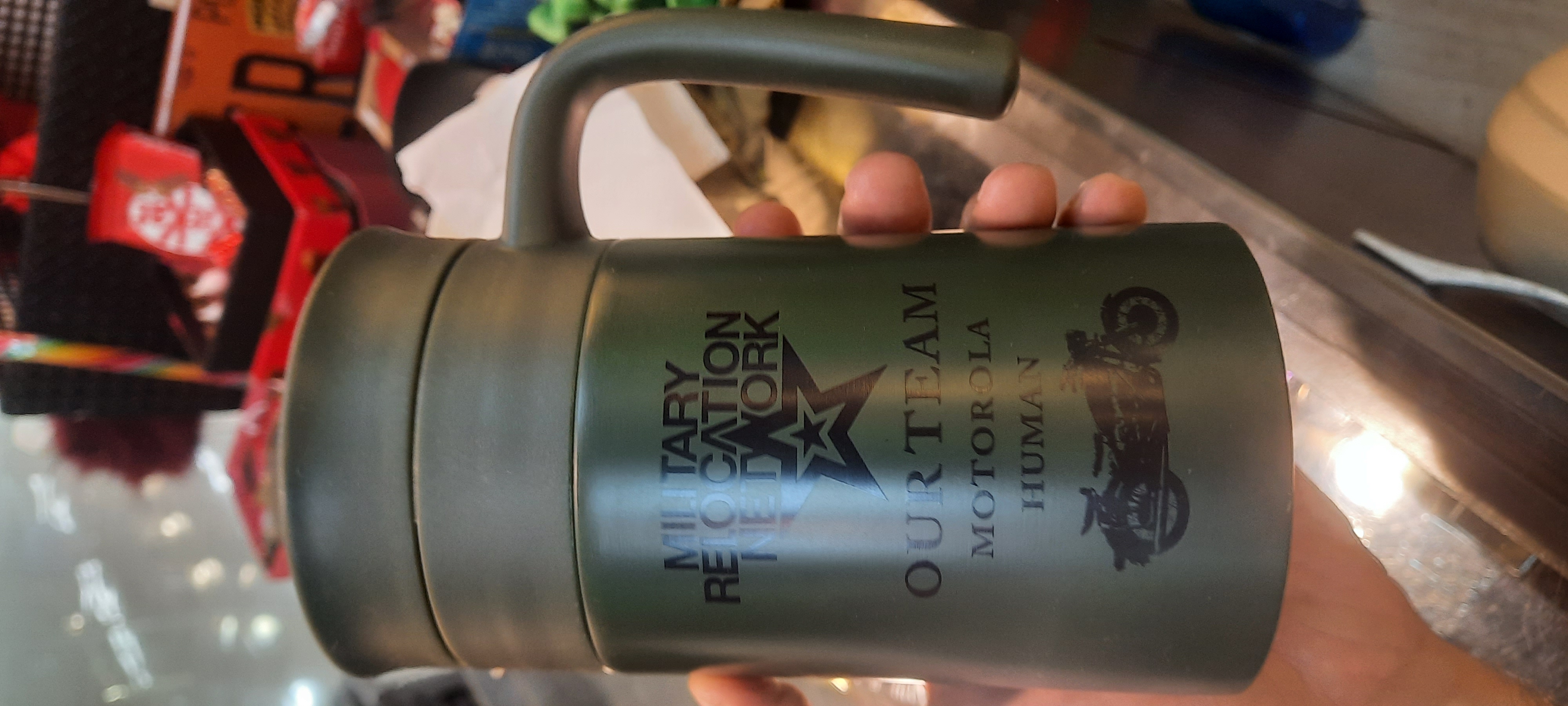 ماگ مسافرتی استیل با طراحی ارگونومیک و درب محکم مخصوص خودرو و محیط کار