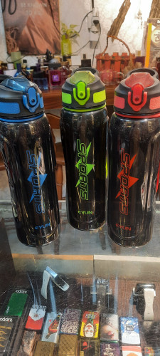 قمقمه ورزشی نی دار و دسته دار در رنگ های متنوع برای باشگاه و سفر